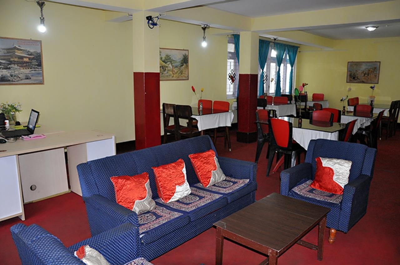 Hotel Palbheu Gangtok Exteriör bild